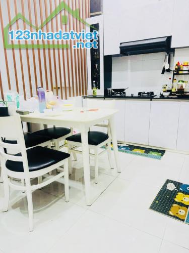 (S390) GIÁP QUẬN 11, Ô TÔ ĐỖ CỬA, SÁT MẶT TIỀN, NHÀ MỚI Ở NGAY. GIÁ 5T9.  💥 Vị trí ngay n - 2