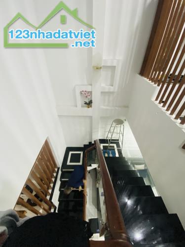 (S390) GIÁP QUẬN 11, Ô TÔ ĐỖ CỬA, SÁT MẶT TIỀN, NHÀ MỚI Ở NGAY. GIÁ 5T9.  💥 Vị trí ngay n - 1