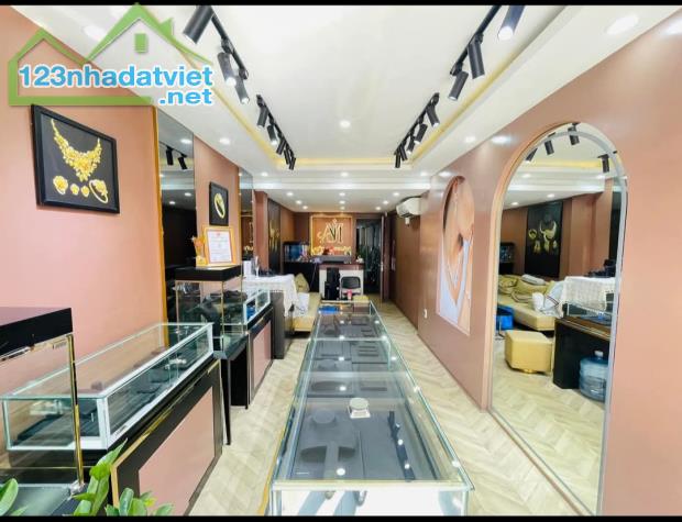 Mặt tiền VIP Nguyễn Đình Chiểu, P.1, Q.3, 80m2, năm tầng thang máy, giảm 5 tỷ còn 27 tỷ. - 4