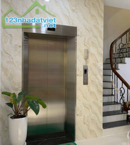 Mặt tiền VIP Nguyễn Đình Chiểu, P.1, Q.3, 80m2, năm tầng thang máy, giảm 5 tỷ còn 27 tỷ. - 1