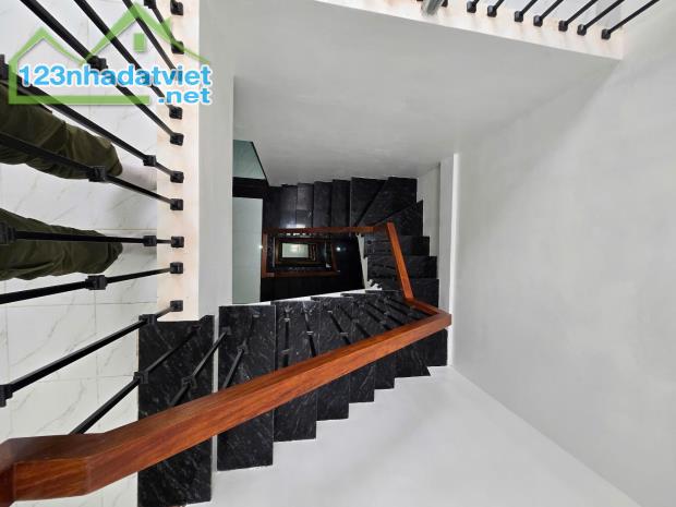 SIÊU PHẦM HOÀNG HOA THÁM - 34M - 5 TẦNG - FULL NỘI THẤT XỊN