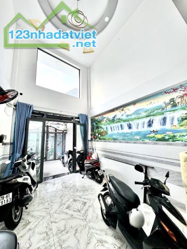 CHDV 8PN MT Nguyễn Trung Trực P.5 Bình Thạnh 6 tầng giá 13.5 tỷ