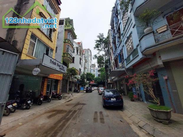 BÁN NHÀ 5 TẦNG TẠI TỔ 4 TT ĐÔNG ANH-VỈA HÈ RỘNG-KINH DOANH SẦM UẤT-NGAY CHỢ TRUNG TÂM-16 Ỷ - 3