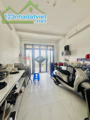 Bán nhà mặt tiền Ba Đình P9 Q8. 97m2[4.5 ×22] 3 tầng đúc, không quy hoạch, nhỉnh 14 Tỷ. TL - 2