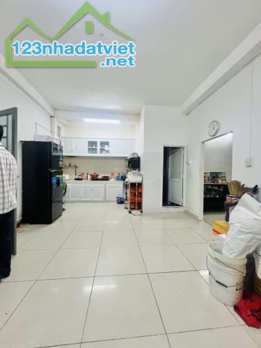 Bán nhà mặt tiền Ba Đình P9 Q8. 97m2[4.5 ×22] 3 tầng đúc, không quy hoạch, nhỉnh 14 Tỷ. TL - 3