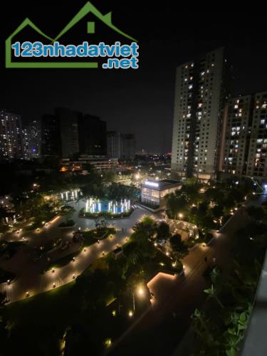 Bán gấp CH Saigon South Resideces, Nguyễn Hữu Thọ 71m2 2PN, sẵn sổ hồng, giá chỉ 4,4 tỷ.