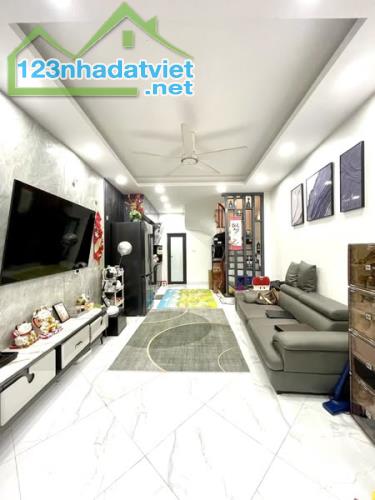 BÁN NHÀ QUẬN HAI BÀ TRƯNG NGÕ RỘNG 3M THÔNG PHỐ HỒNG MAI, 5 TẦNG MỚI NỘI THẤT ĐẸP, NỞ HẬU.
