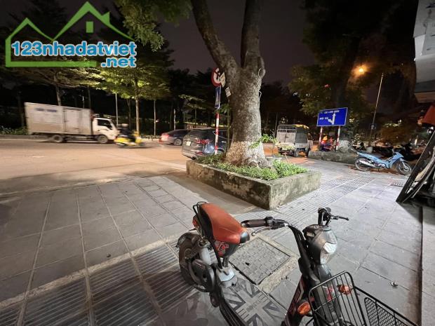 Bán Nhà Mặt Phố Bưởi Ba Đình 55m5T 2MT 5m Vỉa Hè 2 THOÁNG Tặng Nội Thất 18 Tỷ Đường Bưởi. - 1