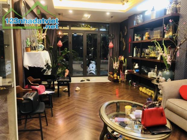 Bán Nhà Mặt Phố Bưởi Ba Đình 55m5T 2MT 5m Vỉa Hè 2 THOÁNG Tặng Nội Thất 18 Tỷ Đường Bưởi. - 2