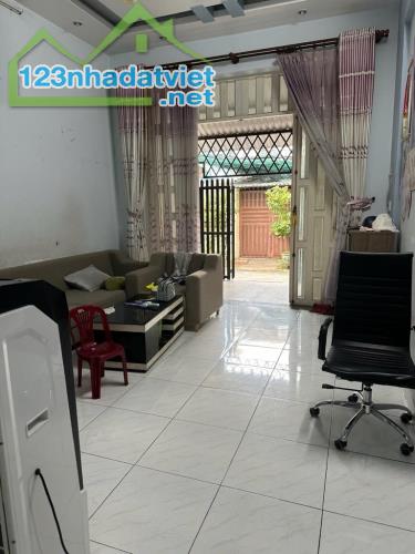 HẺM 1/  XE TẢI THÔNG BÀN CỜ - CHỢ THẠCH ĐÀ - 3 TẦNG SÂN THƯỢNG - 64 M2 - NHỈNH 6 TỶ - KHU - 2