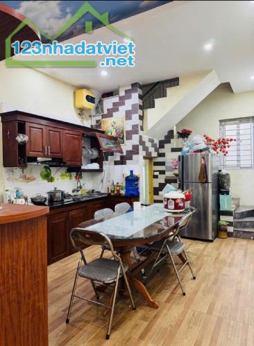 BÁN NHÀ 3 TẦNG  5.4X tỷ  NGÕ 302 XUÂN PHƯƠNG - 4