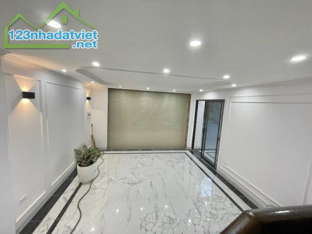 Mới kính coong. Bán nhà Kim Giang, Hoàng Mai. 60m2 x 5 Tầng. MT 4m. Ô TÔ. KD. 11 Tỷ.