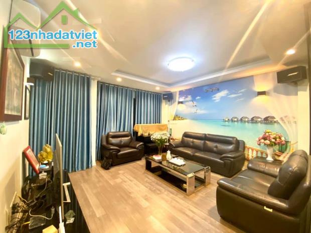 Nhà Đông Hội 100m2x3T, 3 ôtô tránh, Kdoanh, cạnh Vinhome Cổ Loa 14.9 tỷ 0976285499