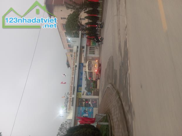Hiếm, Rẻ Chủ Mót Bán Đất Tặng Nhà 3 Tầng Thị Trấn Đông Anh Hà Nội Ở sướng - 2