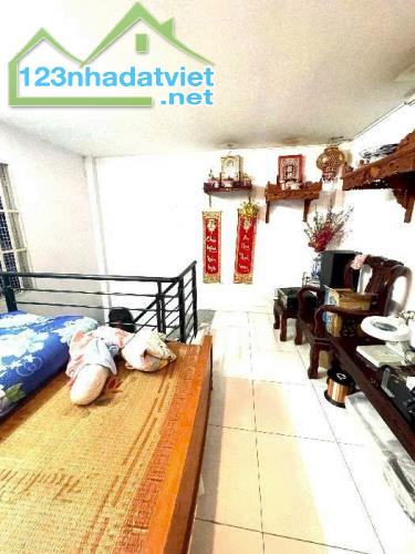 Bán nhà SÁT ĐƯỜNG LỚN, 2 phòng ngủ, HẺM THÔNG 2.5M, Đường Nguyễn Thị Thập, Quận 7. - 1