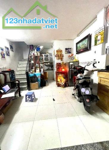 Bán nhà SÁT ĐƯỜNG LỚN, 2 phòng ngủ, HẺM THÔNG 2.5M, Đường Nguyễn Thị Thập, Quận 7. - 4