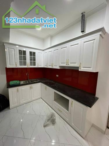 * BÁN NHÀ MỚI THỤY KHUÊ . FULL NỘI THẤT . NGÕ THÔNG RỘNG . 43M x 6 TẦNG - 2