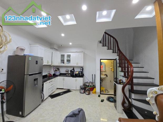 Nhà đẹp Thạch Bàn 38m 5tầng MT 4,5m Nội Thất Vip - Oto đỗ cửa 5,x tỷ - 1