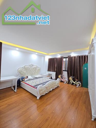 Nhà đẹp Thạch Bàn 38m 5tầng MT 4,5m Nội Thất Vip - Oto đỗ cửa 5,x tỷ - 4