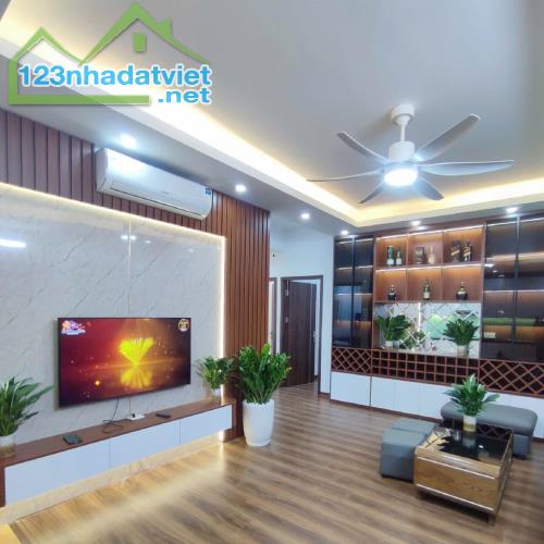 BÁN CHUNG CƯ NGUYỄN CƠ THẠCH - VIEW THOÁNG - DT 130M2 GIÁ HIẾM 6T LH: 0949859830