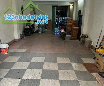 Chính chủ cho thuê nhà tầng 1 phía sau nhà 214 Hoàng Ngân, Trung Hoà, Cầu Giấy, Hà Nội.