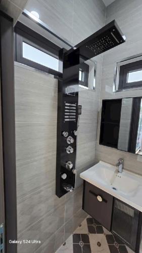 MẶT TIỀN KD CHỢ HOA HỒ THỊ KỶ QUẬN 10- 4 TẦNG BTCT ĐƯỜNG 8M, TẶNG NT CAO CẤP, CHỈ 9.5 TỶ - 1