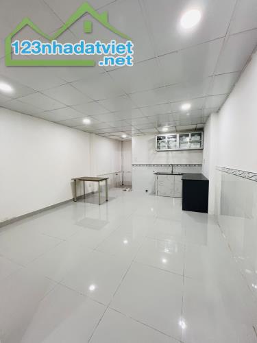 Bán nhà Bờ Bao Tân Thắng ngay Aeon Tân Phú 60m2 Hẻm to gần MT chỉ 5,1 Tỷ TL - 1