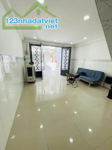 Bán nhà Bờ Bao Tân Thắng ngay Aeon Tân Phú 60m2 Hẻm to gần MT chỉ 5,1 Tỷ TL - 2