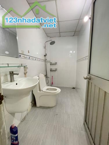Bán nhà Bờ Bao Tân Thắng ngay Aeon Tân Phú 60m2 Hẻm to gần MT chỉ 5,1 Tỷ TL - 3