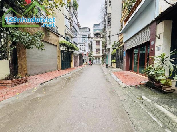 PHÂN LÔ DÂN TRÍ CAO-Ô TÔ TRÁNH-Phố Phùng Chí Kiên 80m/6Tầng/MT 4.5m 29.5 Tỷ - 4