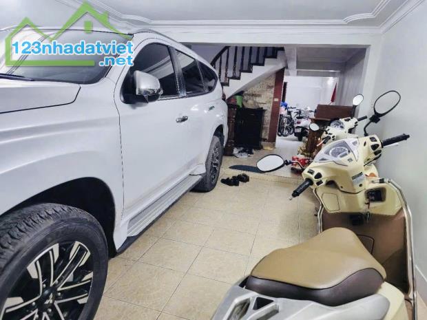 PHÂN LÔ DÂN TRÍ CAO-Ô TÔ TRÁNH-Phố Phùng Chí Kiên 80m/6Tầng/MT 4.5m 29.5 Tỷ - 3