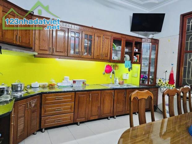 PHÂN LÔ DÂN TRÍ CAO-Ô TÔ TRÁNH-Phố Phùng Chí Kiên 80m/6Tầng/MT 4.5m 29.5 Tỷ
