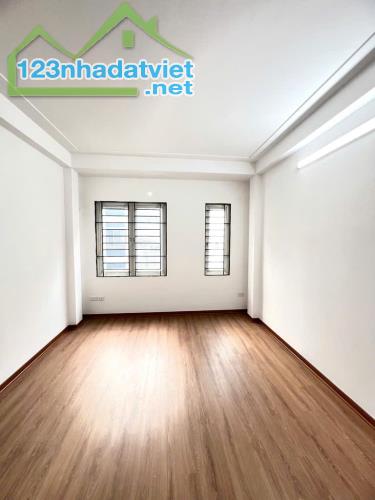 Bán nhà Định Công Thượng 35m2 ô tô đỗ cổng 5 tầng 6.5 Tỷ - 2