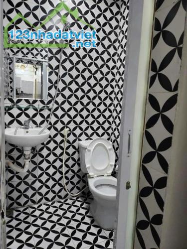 BÁN CĂN HỘ TẬP THỂ TẦNG 3 BỘ CÔNG AN VĂN HƯƠNG 2 TỶ - 1