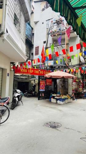 BÁN CĂN HỘ TẬP THỂ TẦNG 3 BỘ CÔNG AN VĂN HƯƠNG 2 TỶ