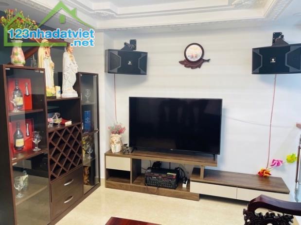 NHÀ HXH - 4 TẦNG ĐƯỜNG HUỲNH TẤN PHÁT, Q7 – NHỈNH 6,x TỶ - 3