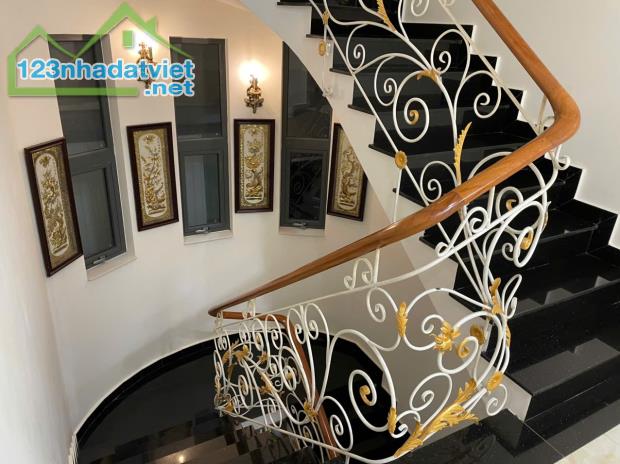Bán Biệt Thự 2 Mặt Tiền KQH Bạch Đằng - 1