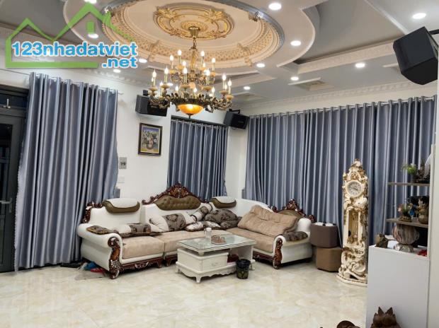 Bán Biệt Thự 2 Mặt Tiền KQH Bạch Đằng - 2