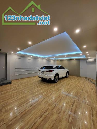 Lô góc Nguyên Hồng, 3 thoáng, Dòng tiền vip, 3 oto tránh, 8 tầng TM. 72m2, MT 17m. 53.4 tỷ