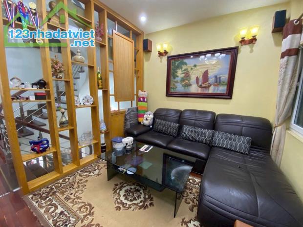 Phố Mễ Trì Thượng, Chính chủ Diện tích: 55m2 x 5 tầng, Mặt tiền: 4,5m Giá: 9 tỷ (Có thương - 1