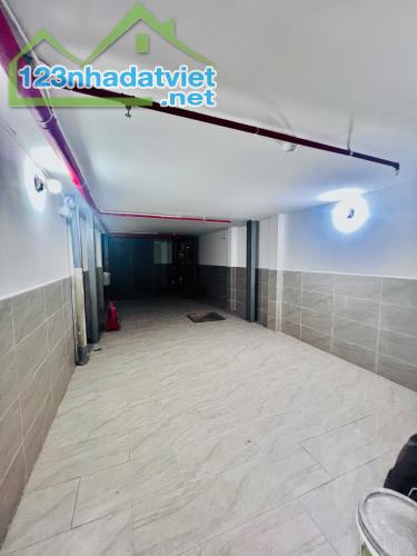 CHDV MẶT TIỀN HÀNG TRE, 100M RA LÊ VĂN VIỆT, 168M2, 4 LẦU, NGANG 6.5 M, CÓ THANG MÁY. - 2