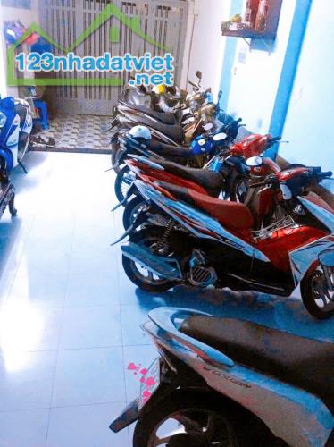 Bán nhà QUẬN 3, hẻm Cách Mạng Tháng Tám, Giá 9.4 Tỷ, 3 tầng