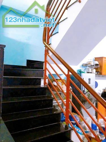 Bán nhà QUẬN 3, hẻm Cách Mạng Tháng Tám, Giá 9.4 Tỷ, 3 tầng - 1