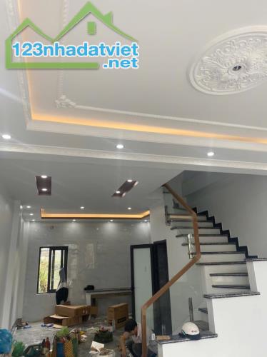 Bán Nhà 3 Tầng Ngõ 20 Cao Xanh. DT:52m2,MT:4.6m 2 Oto Tránh Nhau !!! - 2