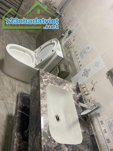 Bán Nhà 3 Tầng Ngõ 20 Cao Xanh. DT:52m2,MT:4.6m 2 Oto Tránh Nhau !!! - 3