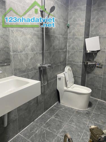 Bán Nhà 3 Tầng Ngõ 20 Cao Xanh. DT:52m2,MT:4.6m 2 Oto Tránh Nhau !!! - 4