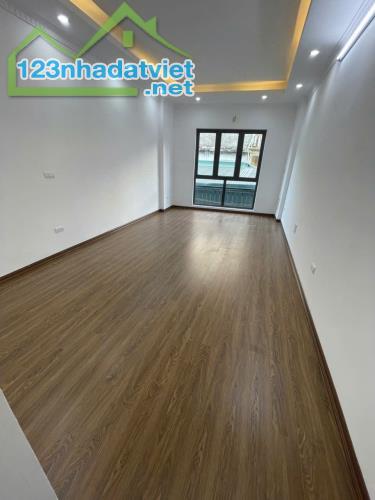 Bán nhà mới đẹp 30m2 x 5t, ngay uỷ ban Huyện Thanh Trì, sát ql 1a, Siêu hiếm - 2