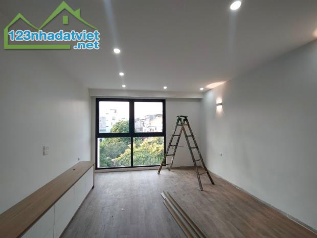 CỰC HIẾM!Bán nhà Nguyễn Văn Linh 50m2, 7 tầng, ngõ nông ô tô tải tránh nhau, KD,nhỉnh 10tỷ