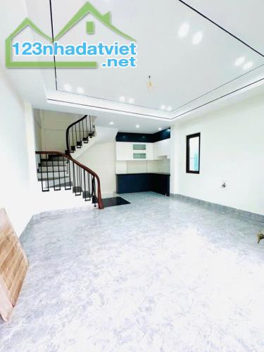 Bán nhà Dân xây Lô góc BÁT KHỐI 38,6 tầng,Mt 5m,nhỉnh 6tỷ,NGÕ THÔNG-GARA ÔTÔ 7chỗ,KDOANH - 1