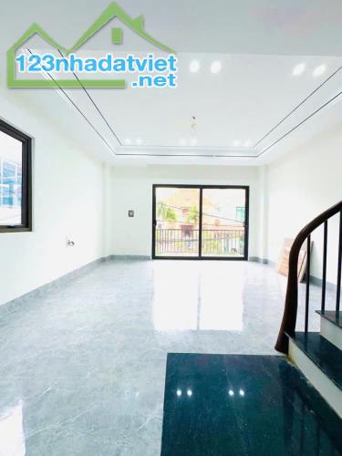 Bán nhà Dân xây Lô góc BÁT KHỐI 38,6 tầng,Mt 5m,nhỉnh 6tỷ,NGÕ THÔNG-GARA ÔTÔ 7chỗ,KDOANH - 2